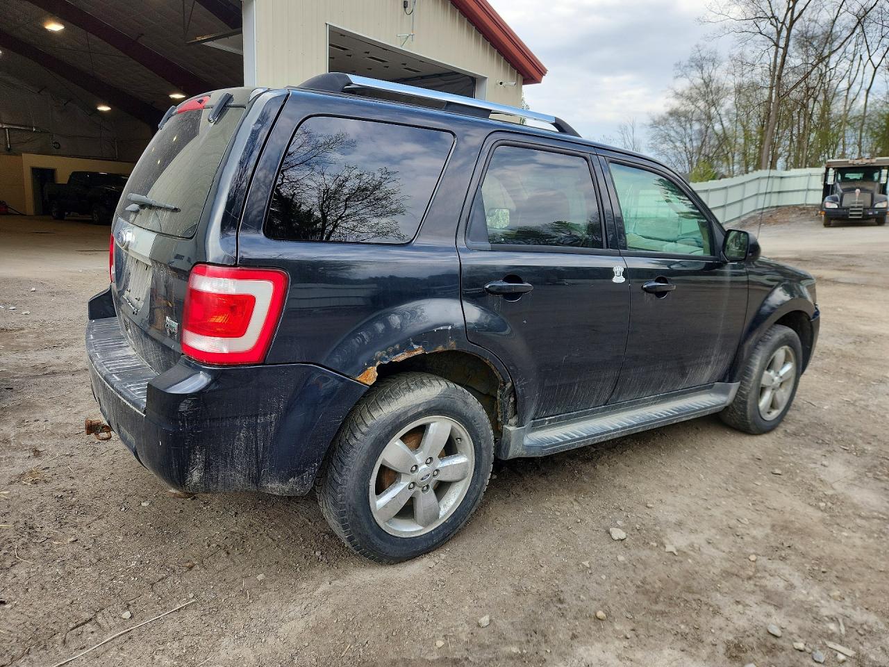2011 FORD ESCAPE