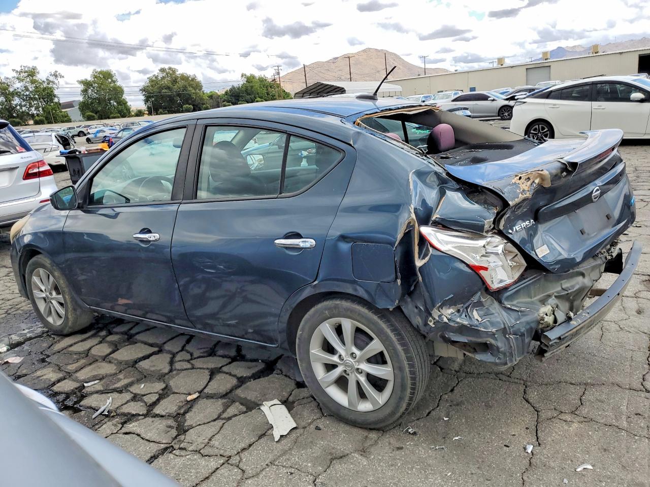 2015 NISSAN VERSA