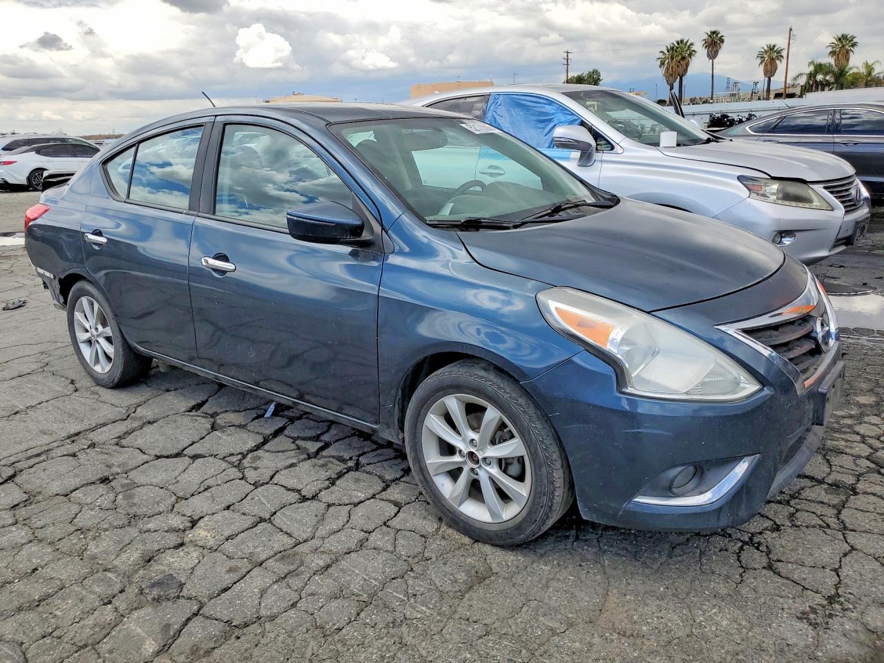 2015 NISSAN VERSA