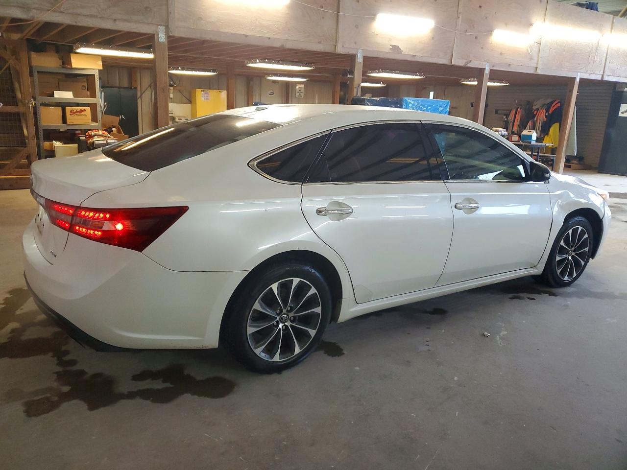 2016 TOYOTA AVALON