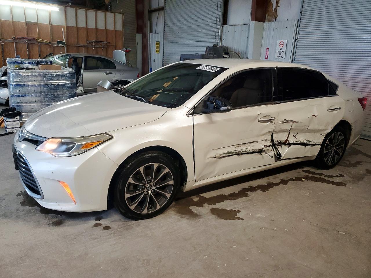 2016 TOYOTA AVALON