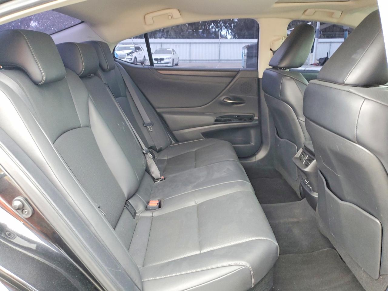 2024 LEXUS ES300