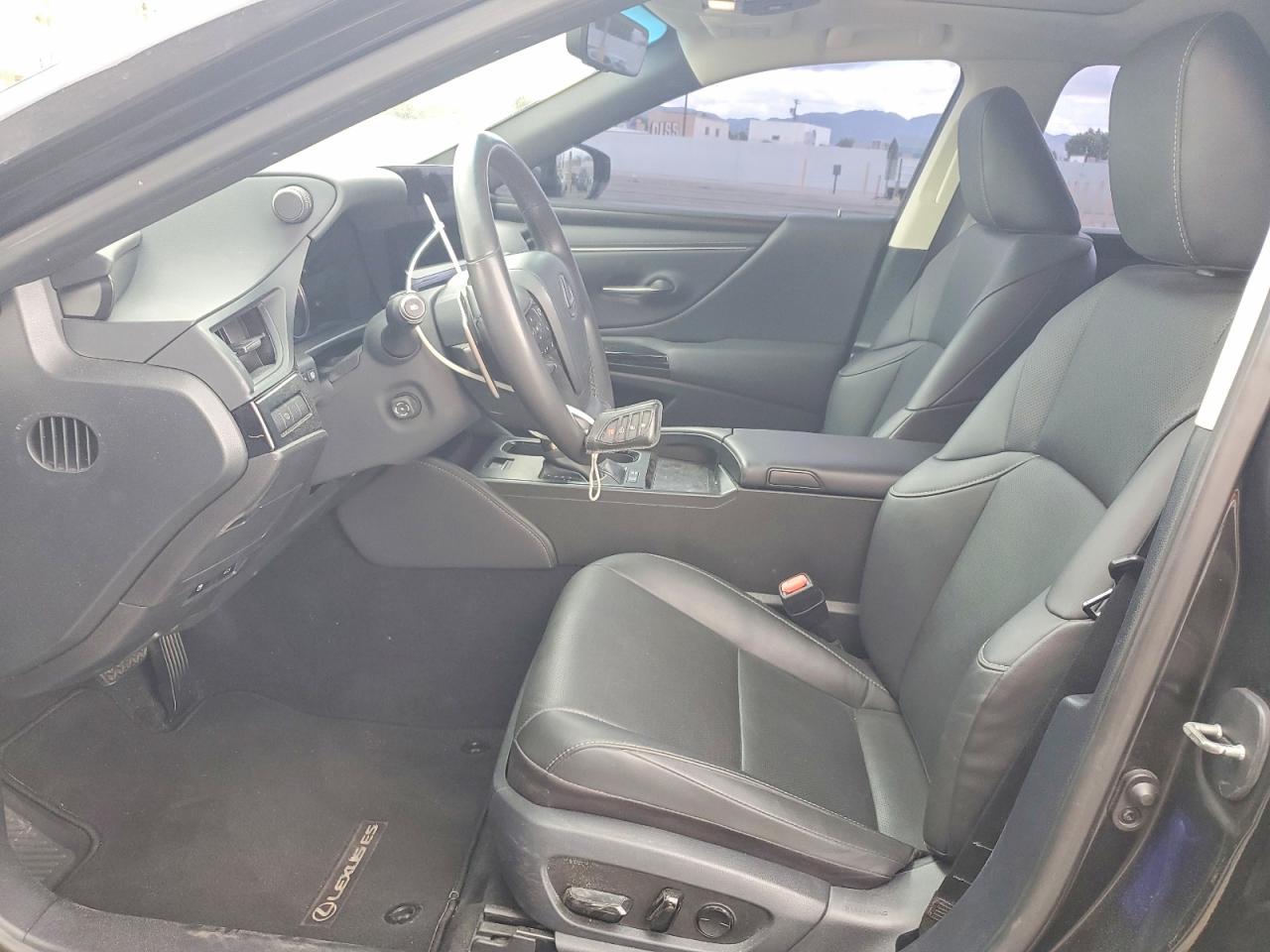 2024 LEXUS ES300