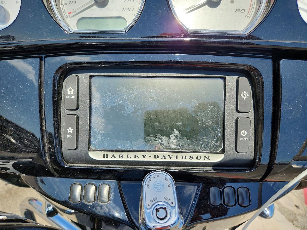 2017 HARLEY-DAVIDSON FL