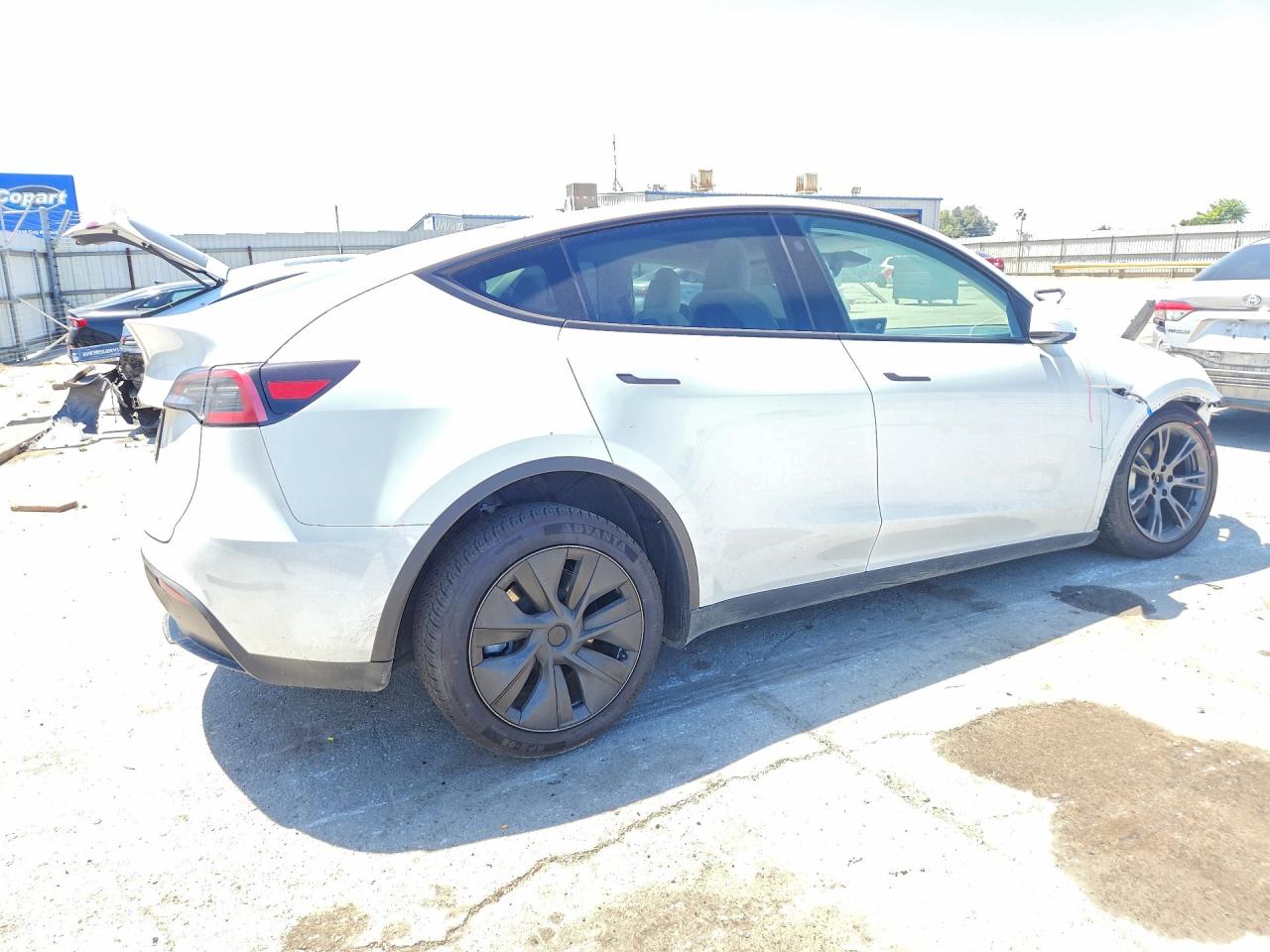 2025 TESLA MODEL Y