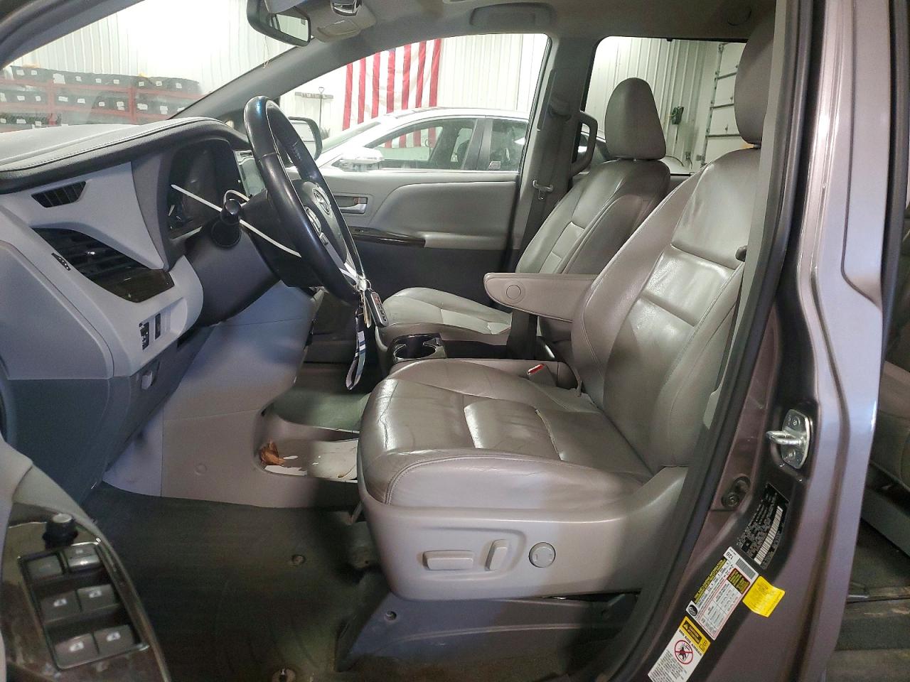 2015 TOYOTA SIENNA
