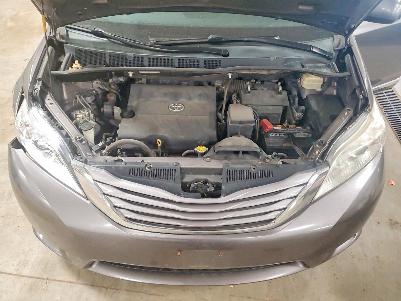 2015 TOYOTA SIENNA