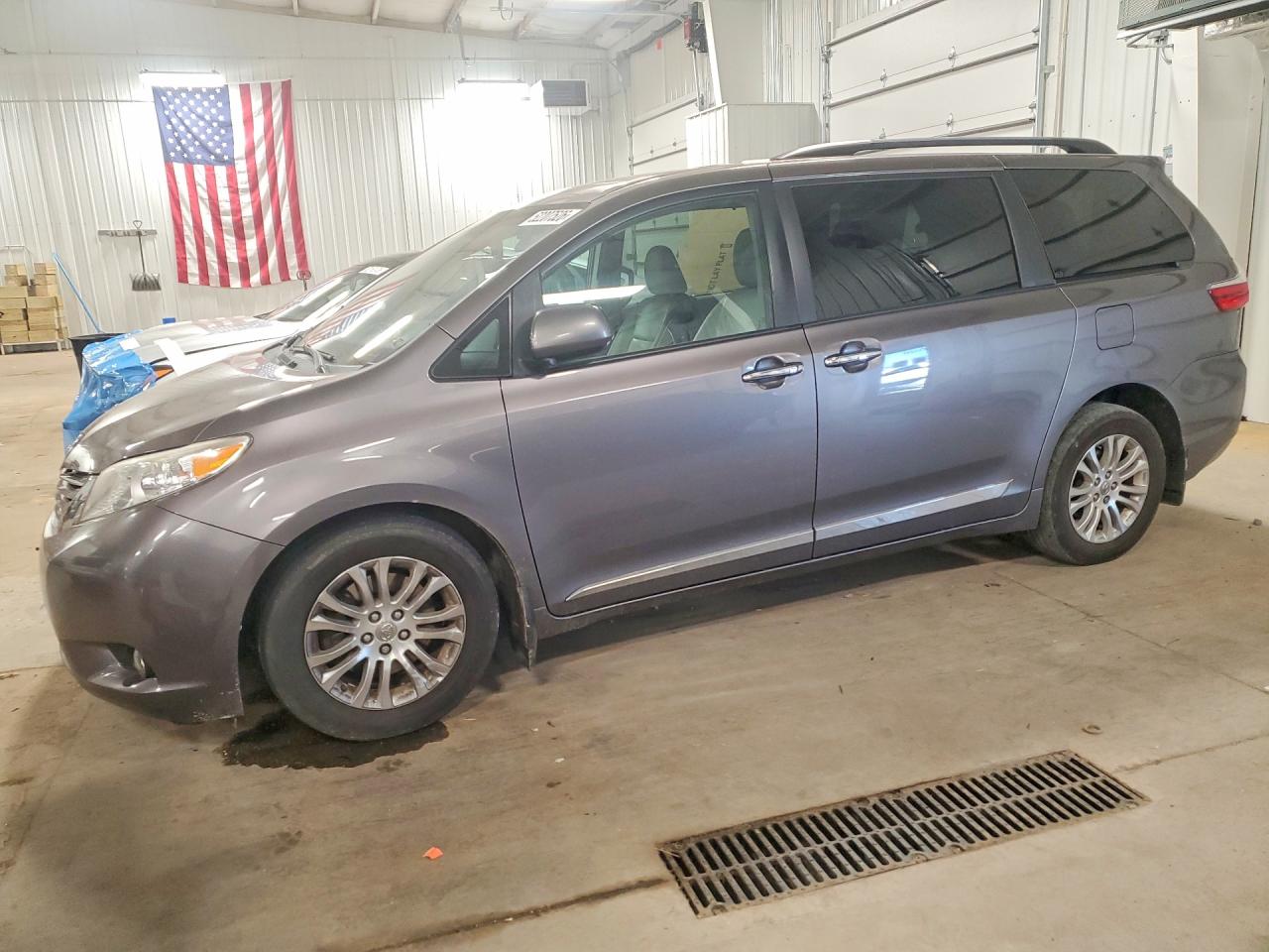 2015 TOYOTA SIENNA