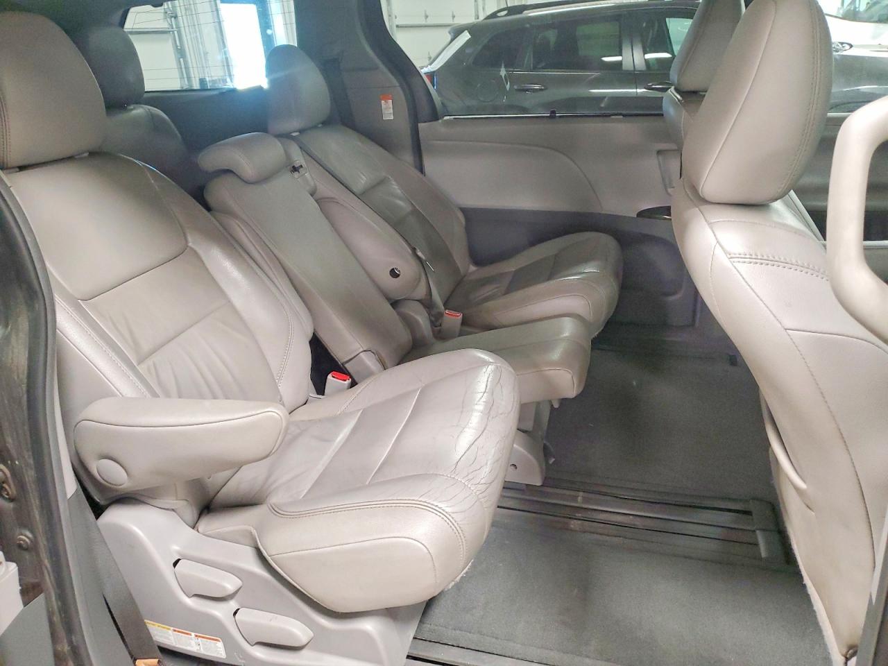 2015 TOYOTA SIENNA