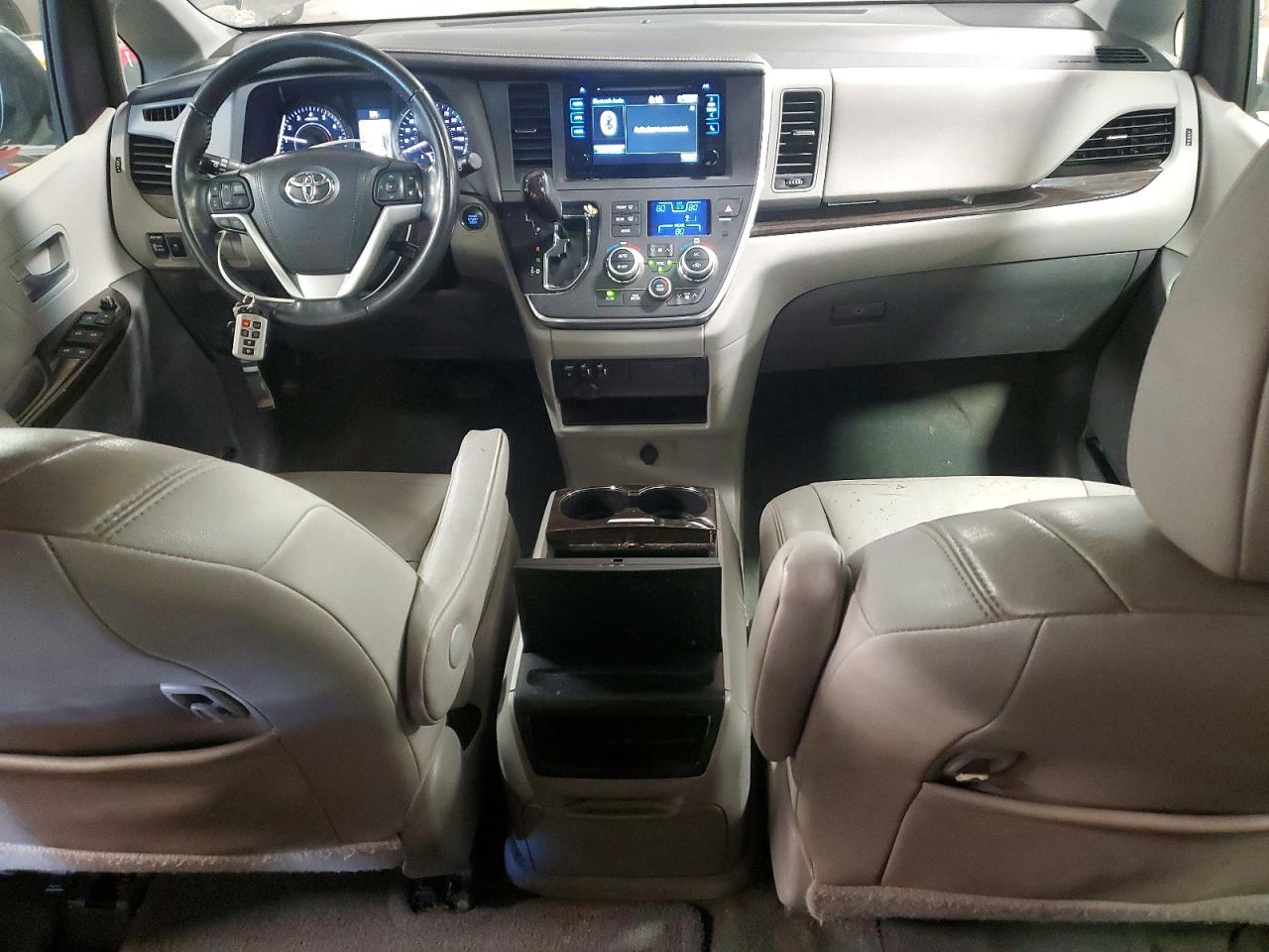2015 TOYOTA SIENNA