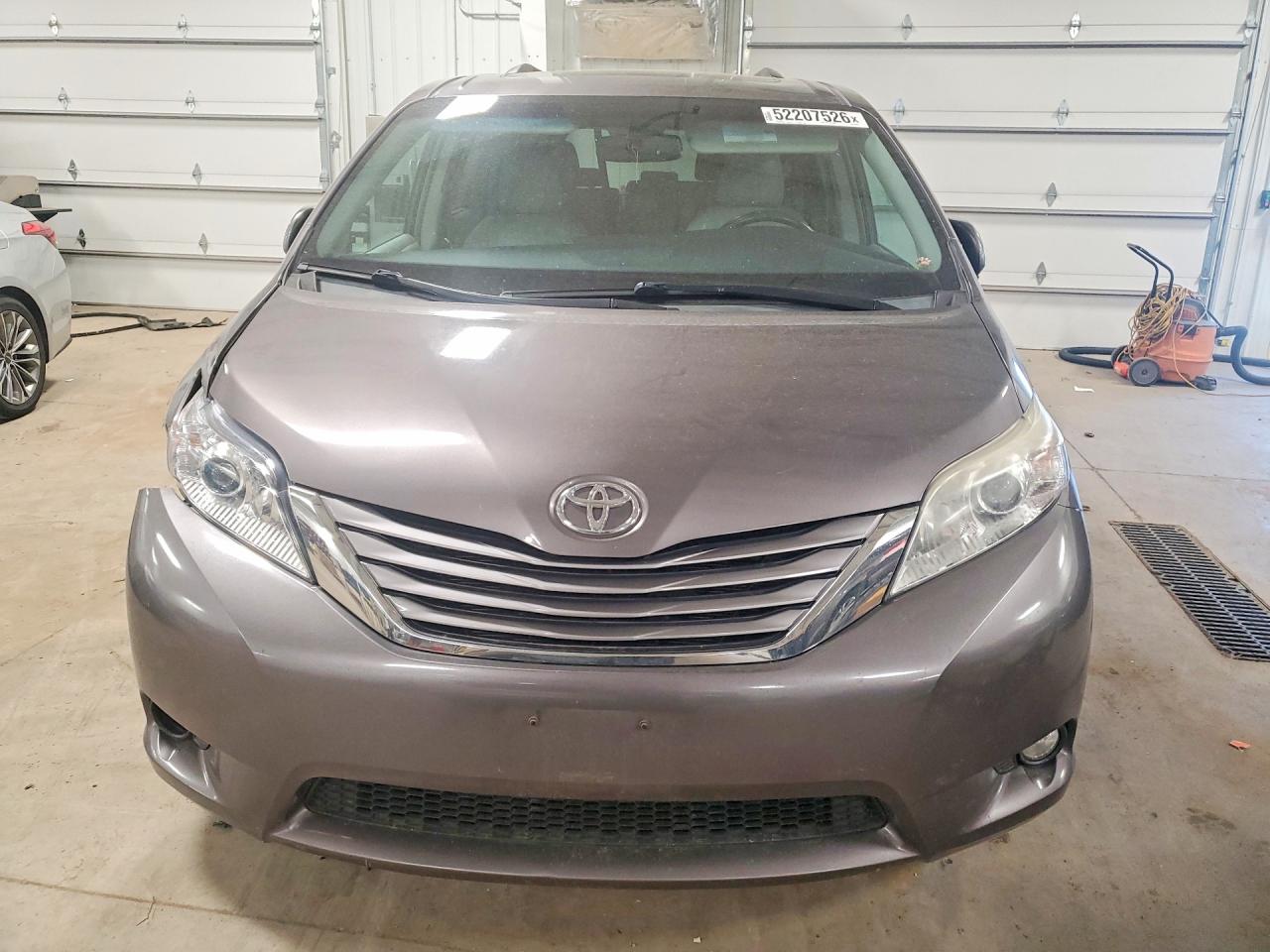 2015 TOYOTA SIENNA