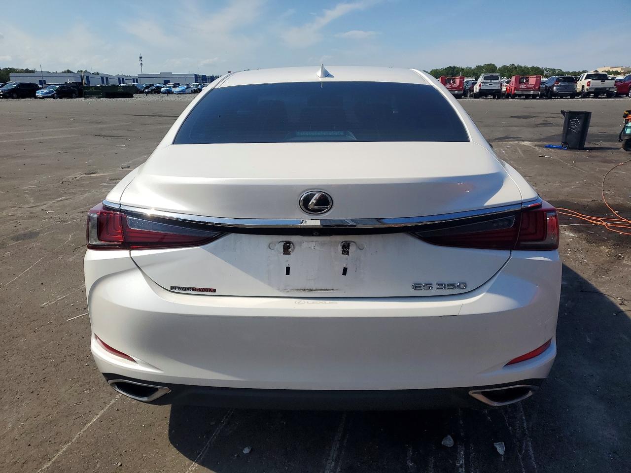 2019 LEXUS ES350