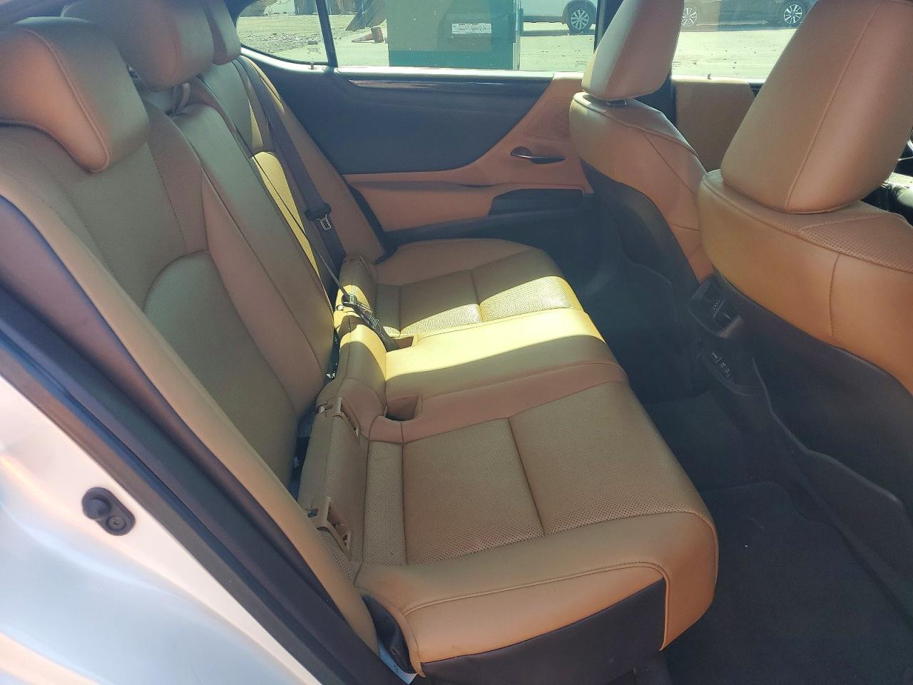 2019 LEXUS ES350