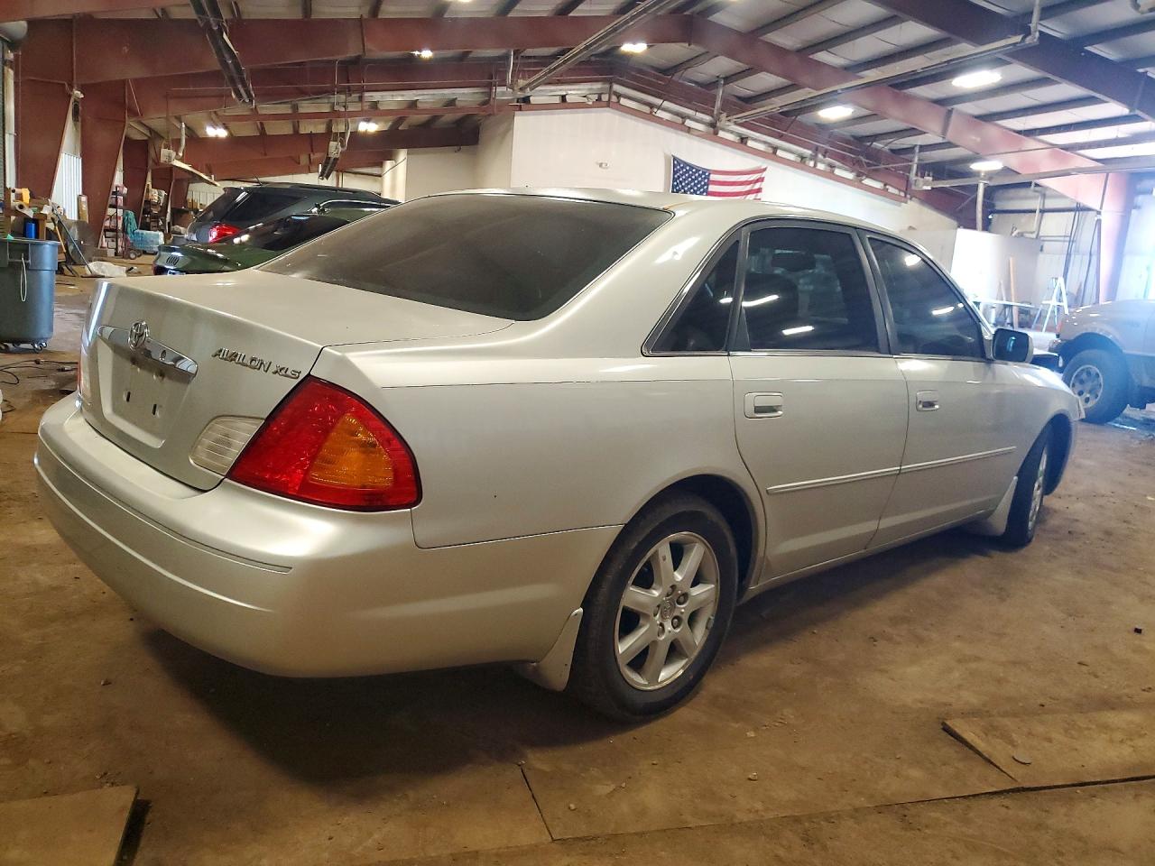 2002 TOYOTA AVALON