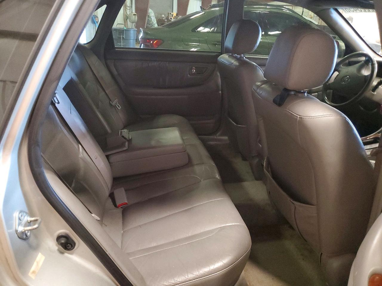 2002 TOYOTA AVALON