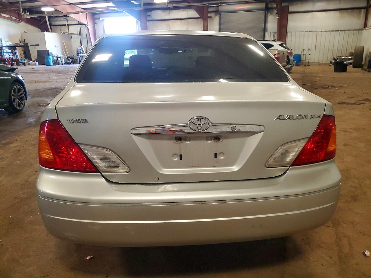 2002 TOYOTA AVALON