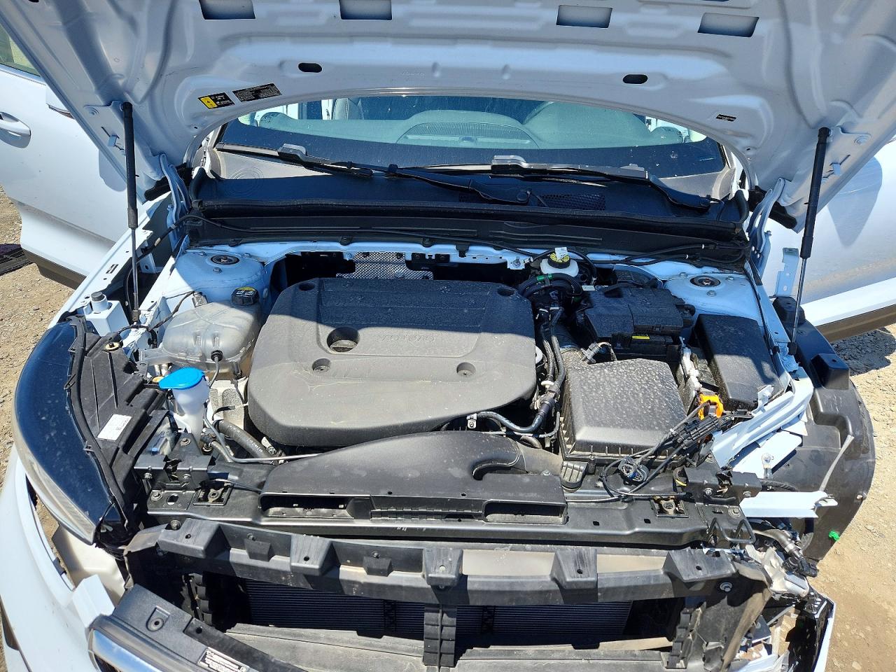 2025 VOLVO XC40 CORE