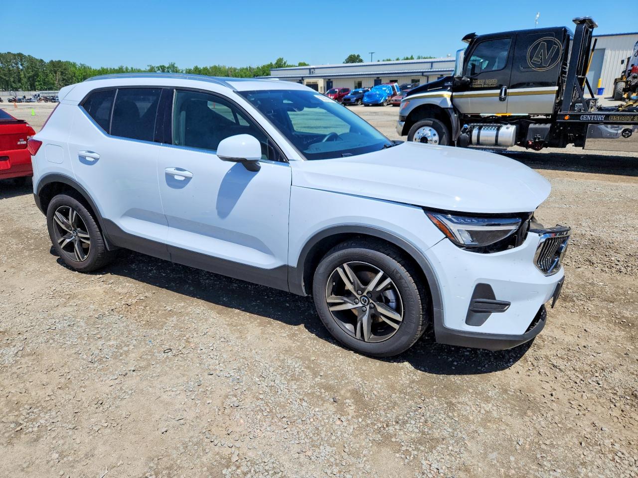 2025 VOLVO XC40 CORE