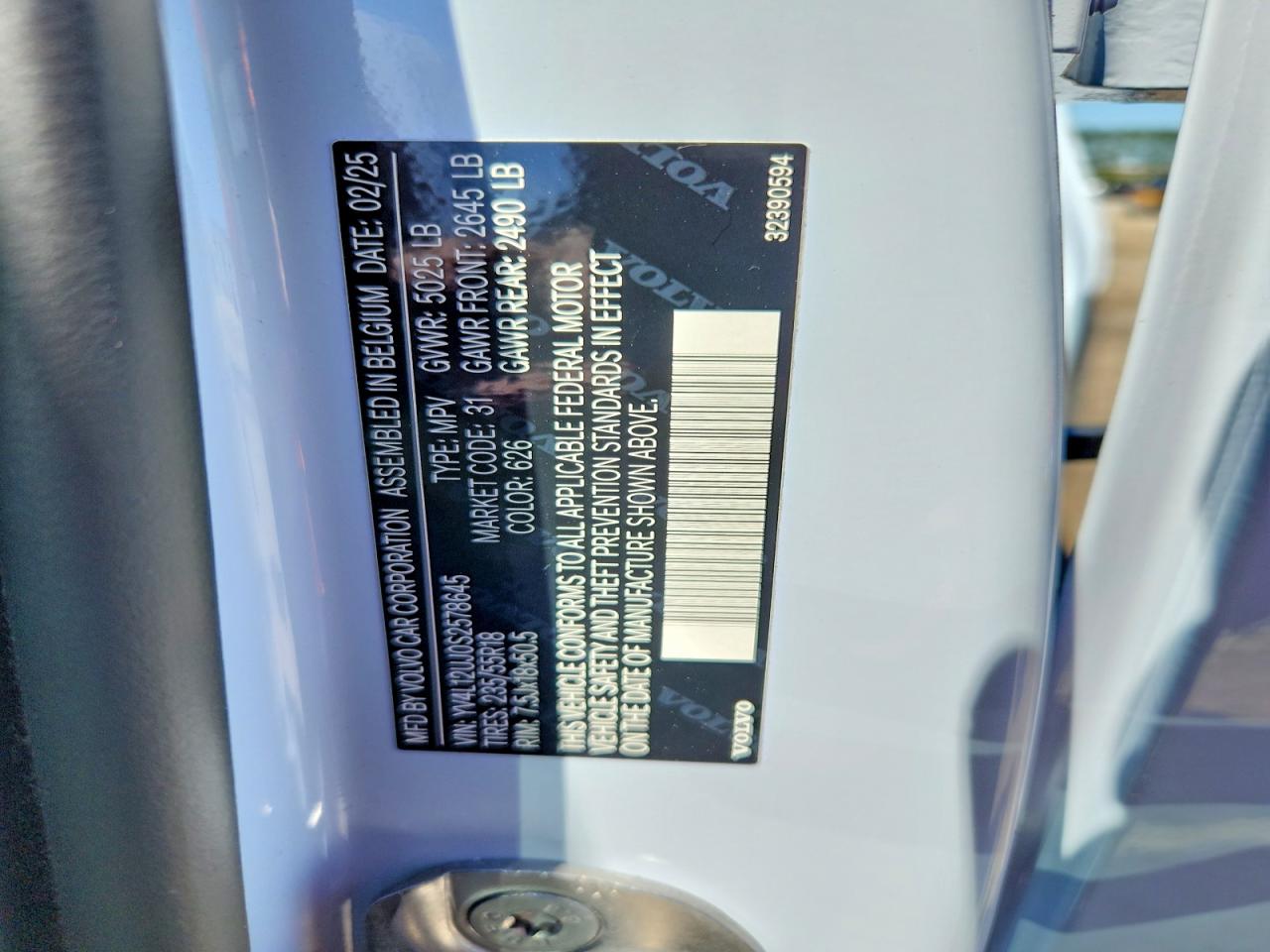 2025 VOLVO XC40 CORE