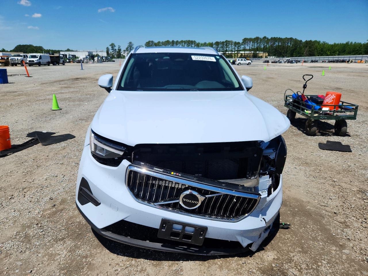 2025 VOLVO XC40 CORE