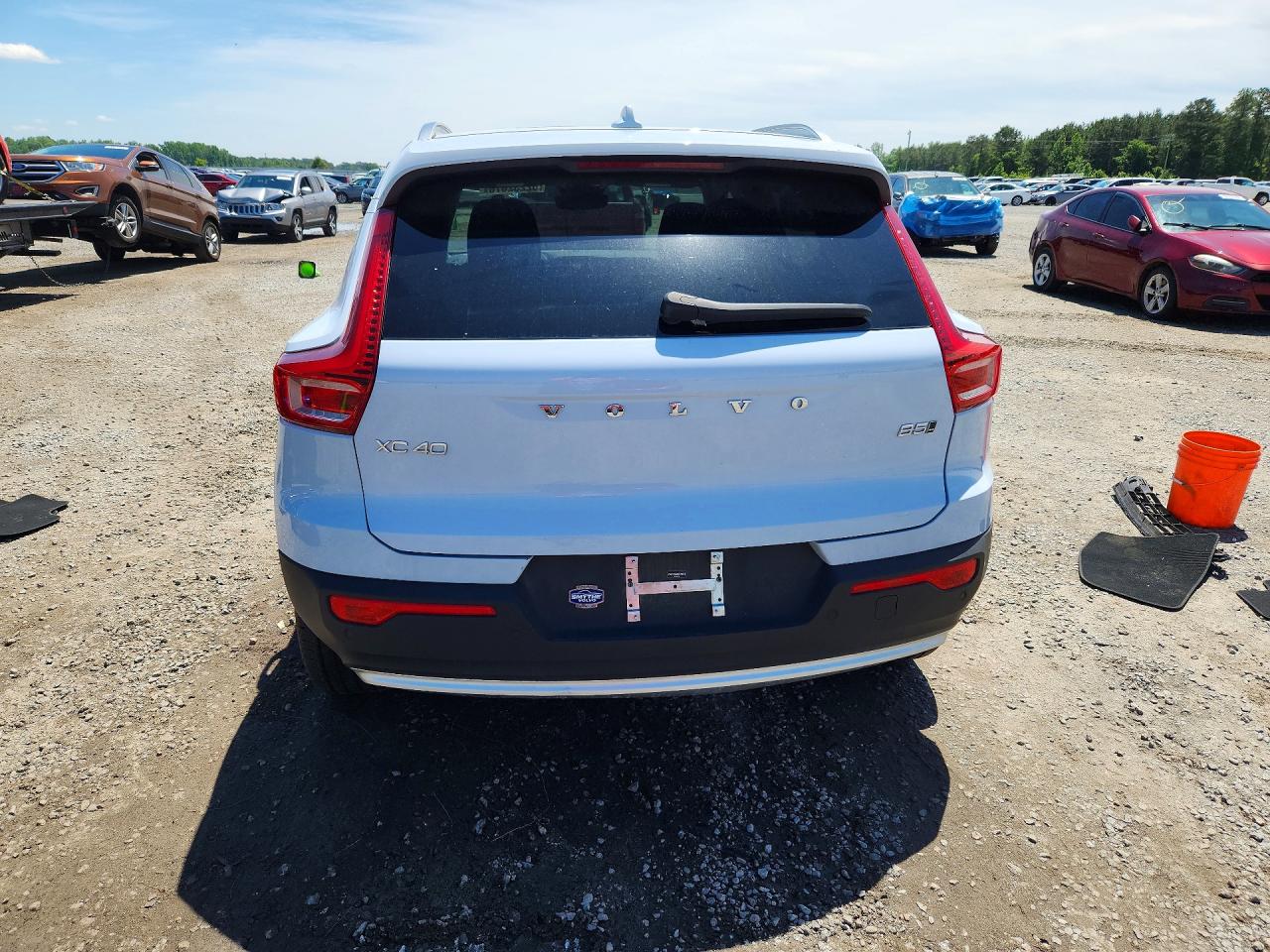 2025 VOLVO XC40 CORE