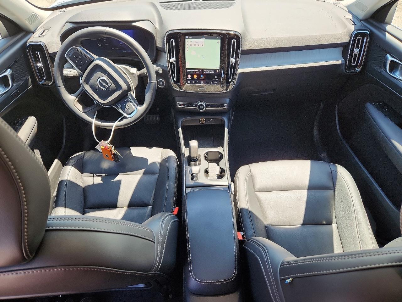 2025 VOLVO XC40 CORE