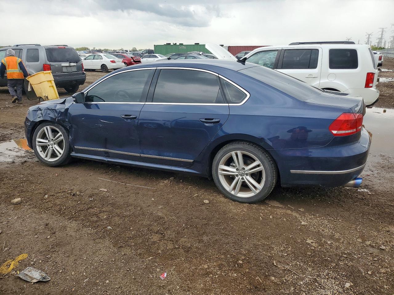 2014 VOLKSWAGEN PASSAT