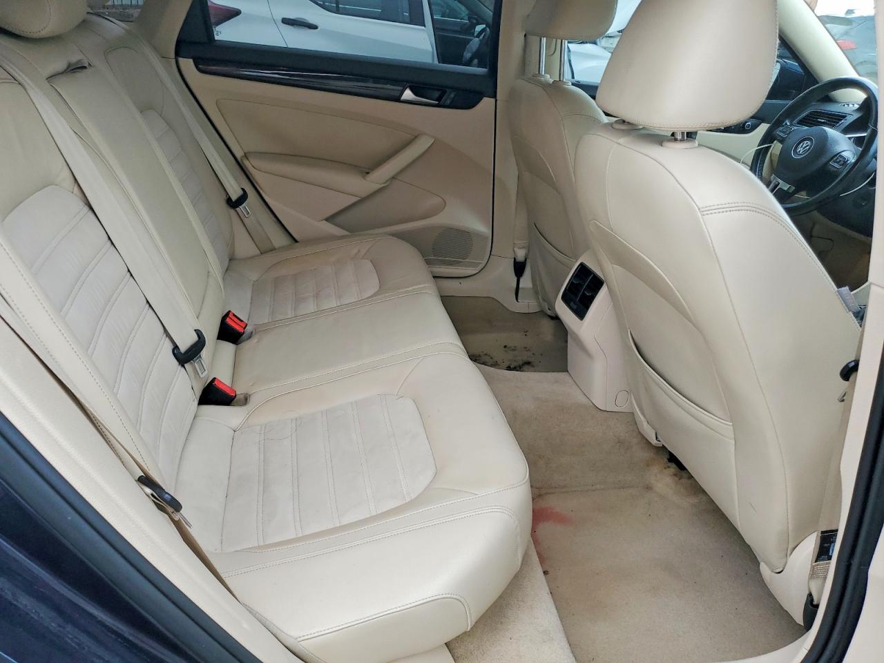2014 VOLKSWAGEN PASSAT