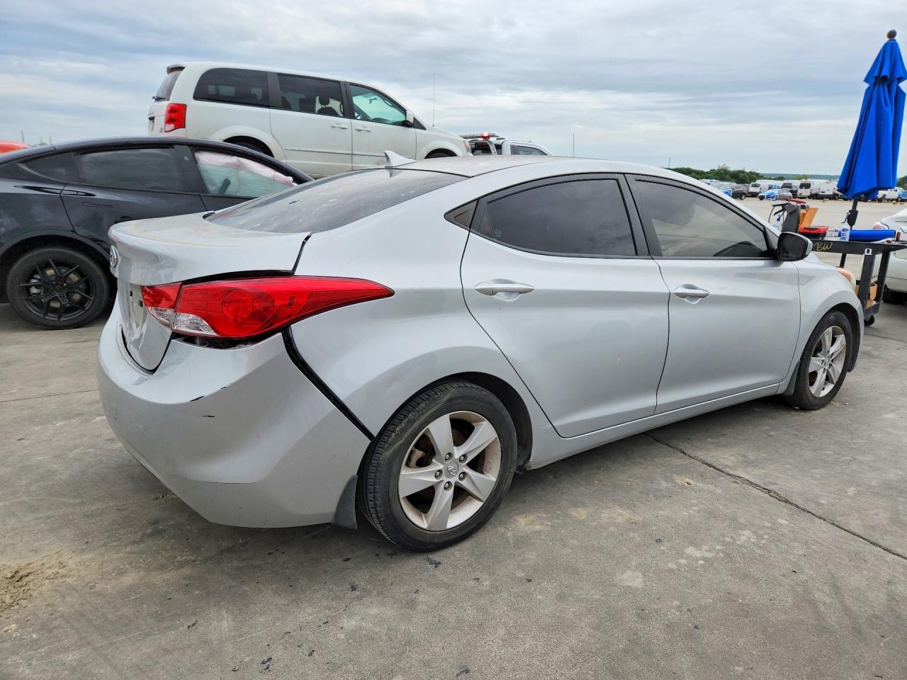 2013 HYUNDAI ELANTRA