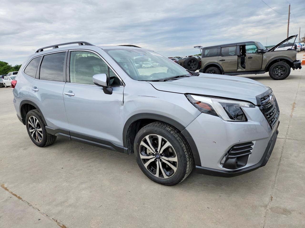 2022 SUBARU FORESTER