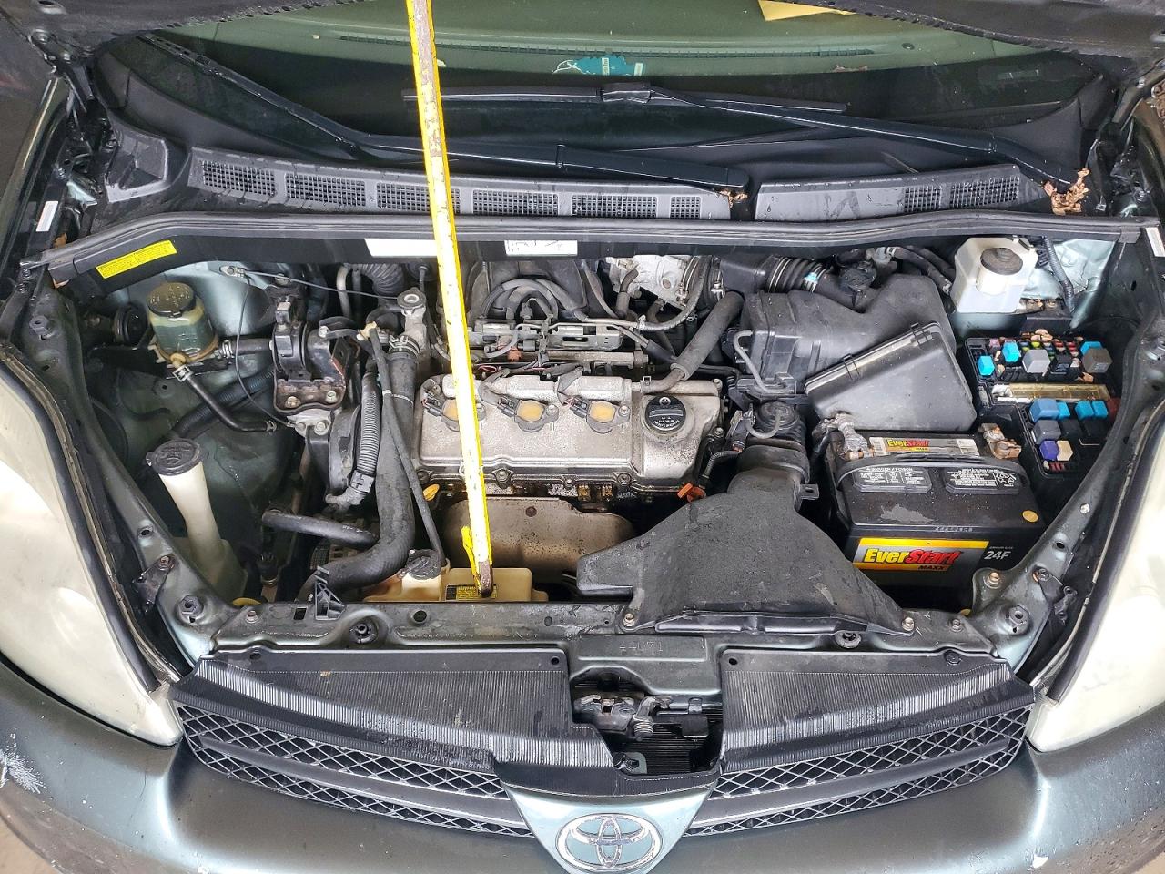 2004 TOYOTA SIENNA