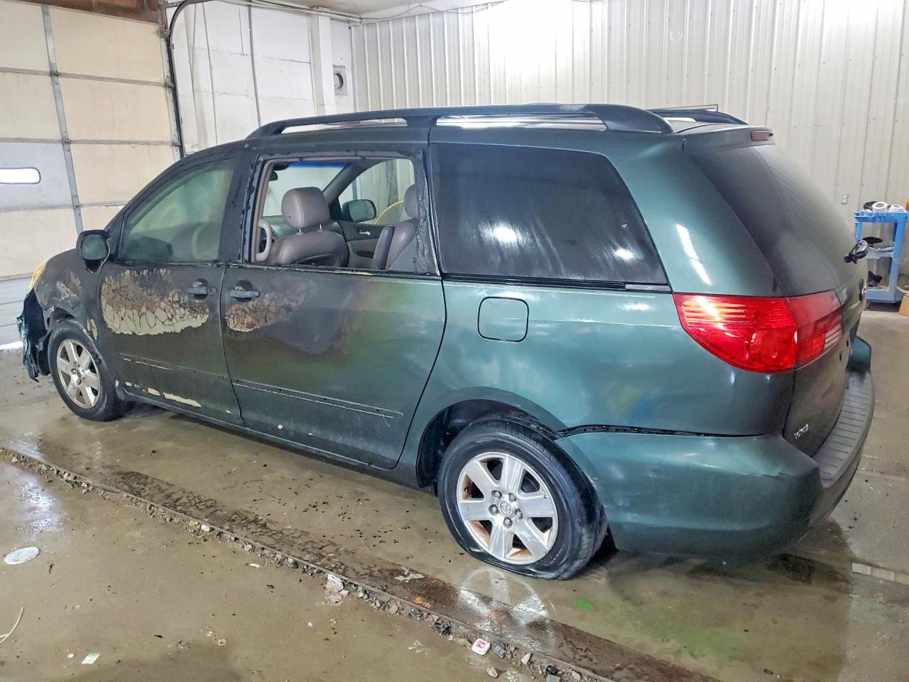 2004 TOYOTA SIENNA