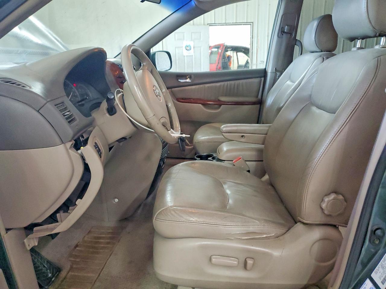 2004 TOYOTA SIENNA