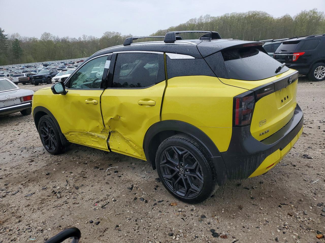 2025 NISSAN KICKS