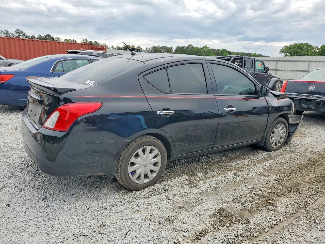 2017 NISSAN VERSA