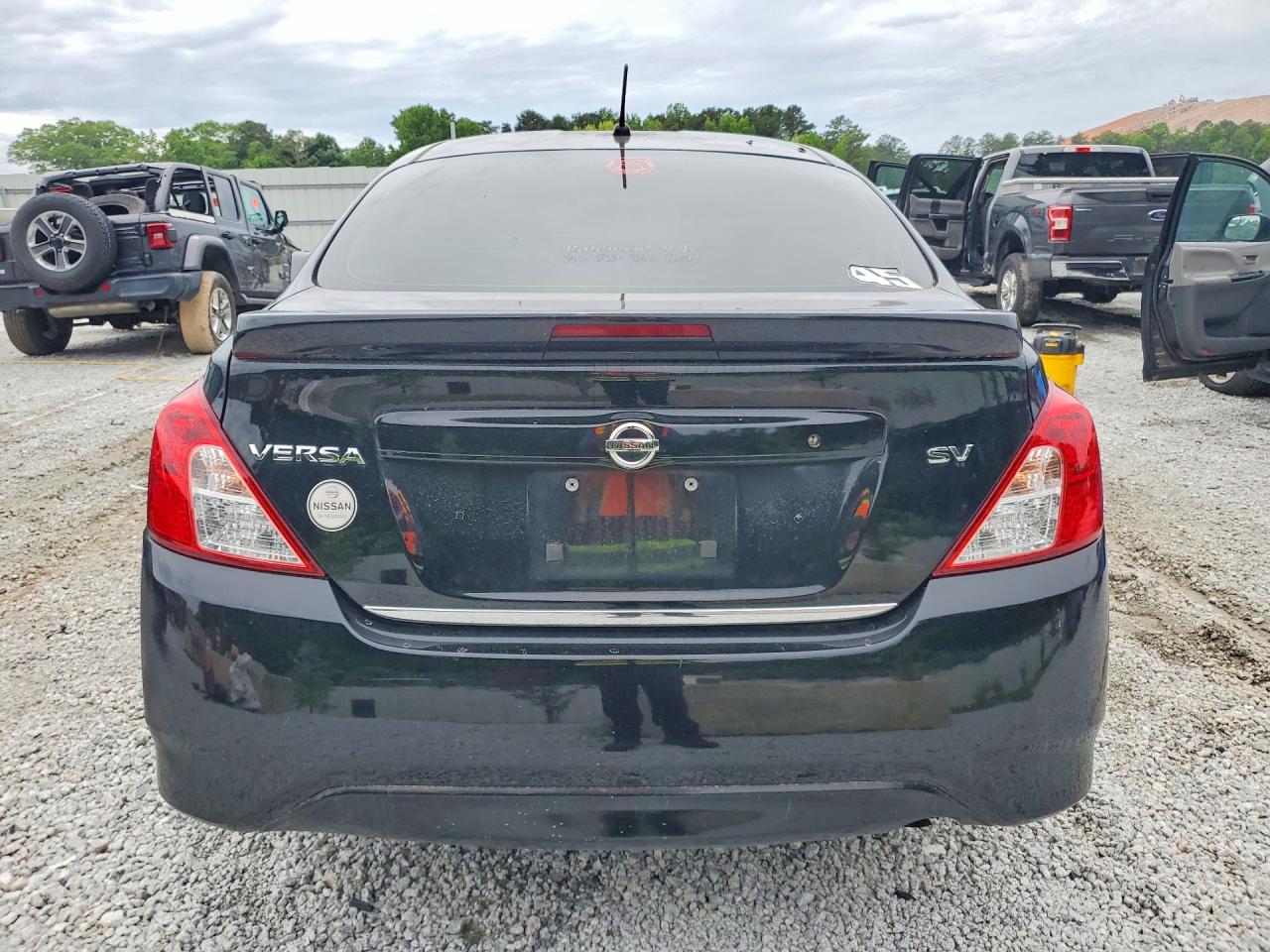 2017 NISSAN VERSA