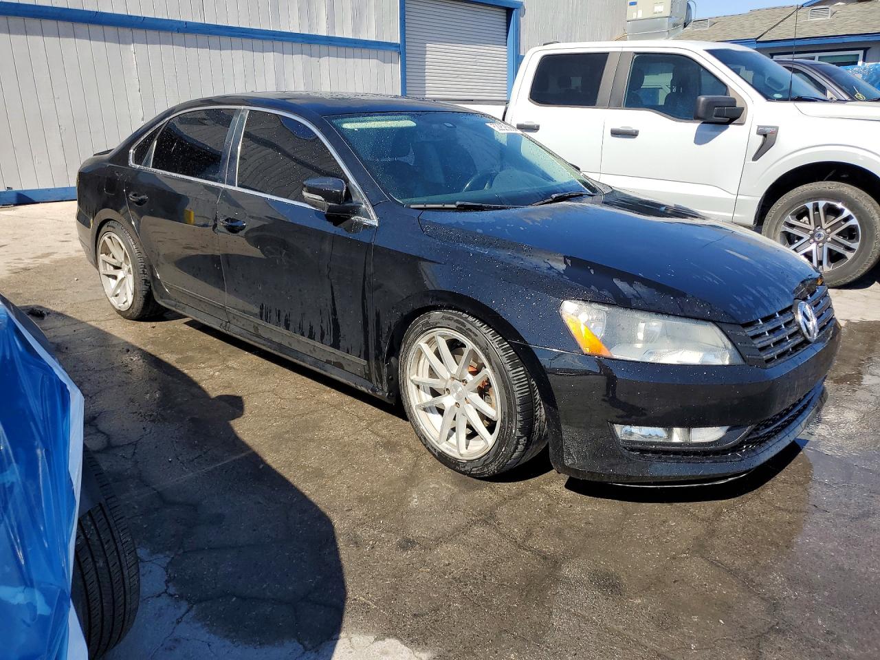 2015 VOLKSWAGEN PASSAT