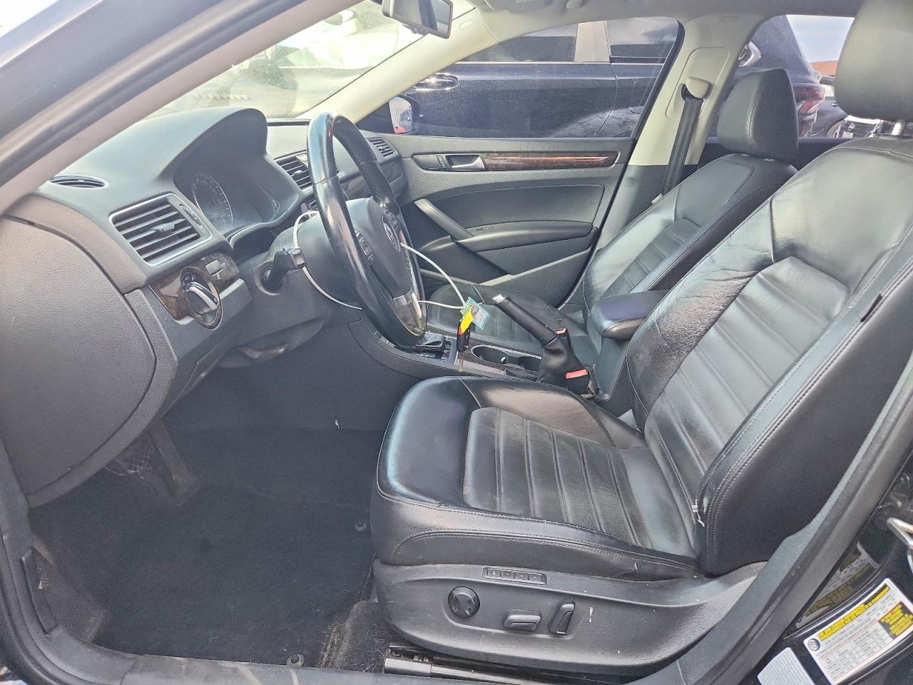 2015 VOLKSWAGEN PASSAT