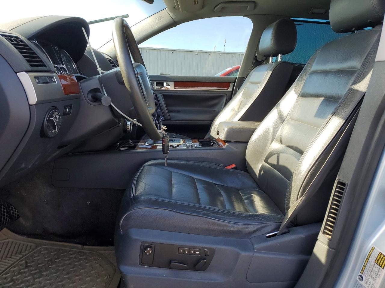 2004 VOLKSWAGEN TOUAREG
