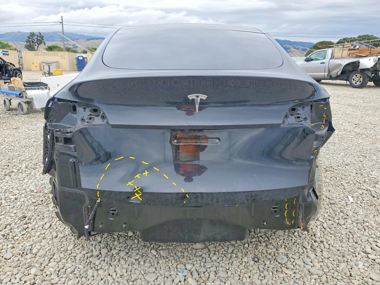 2025 TESLA MODEL Y