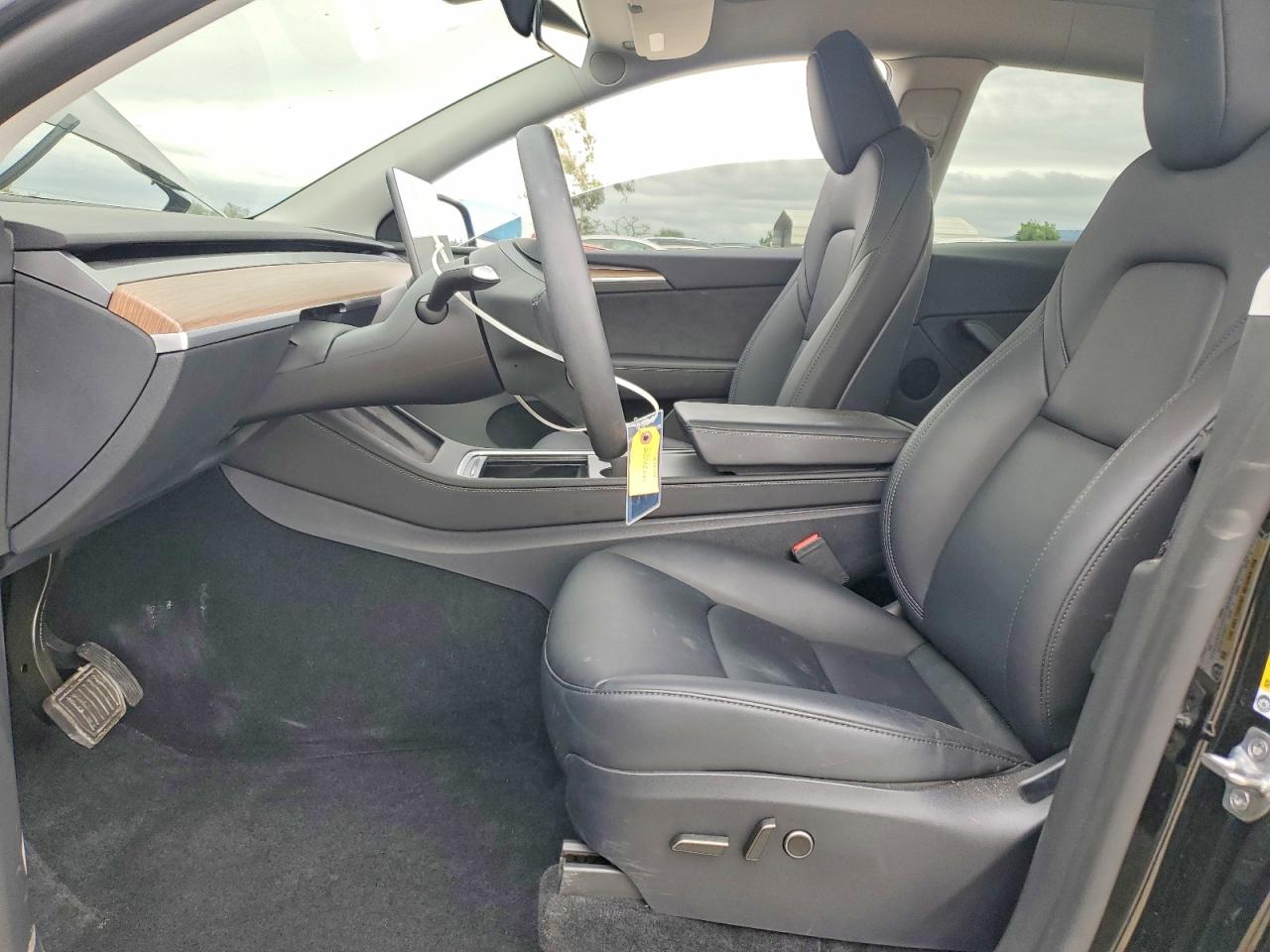 2025 TESLA MODEL Y