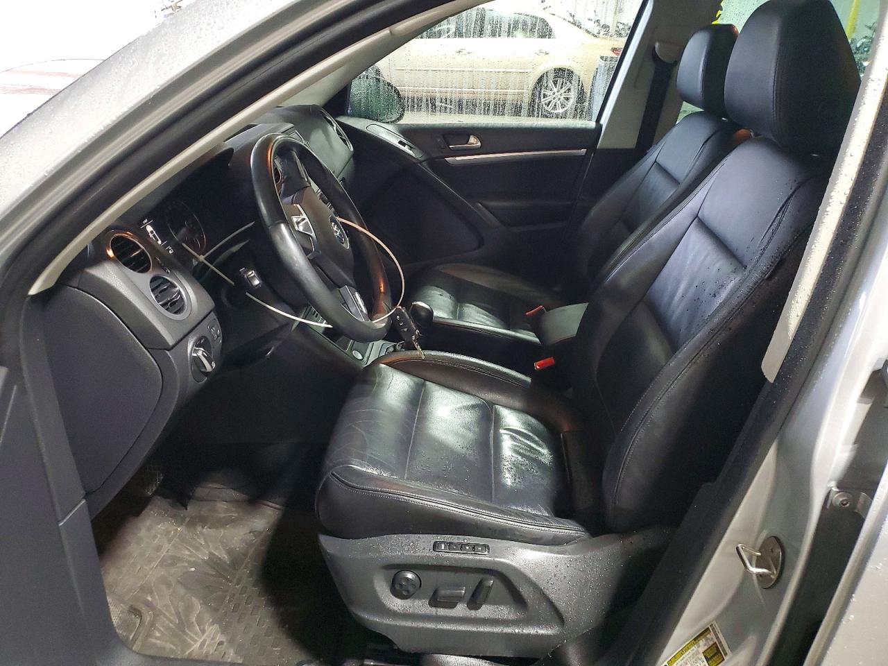 2012 VOLKSWAGEN TIGUAN