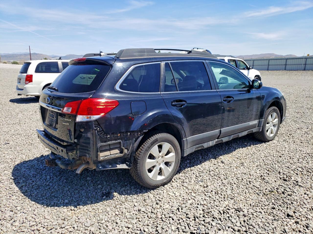 2011 SUBARU OUTBACK