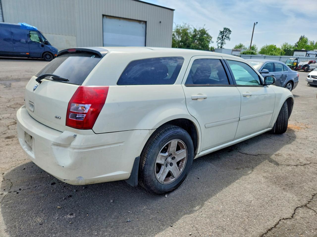 2005 DODGE MAGNUM