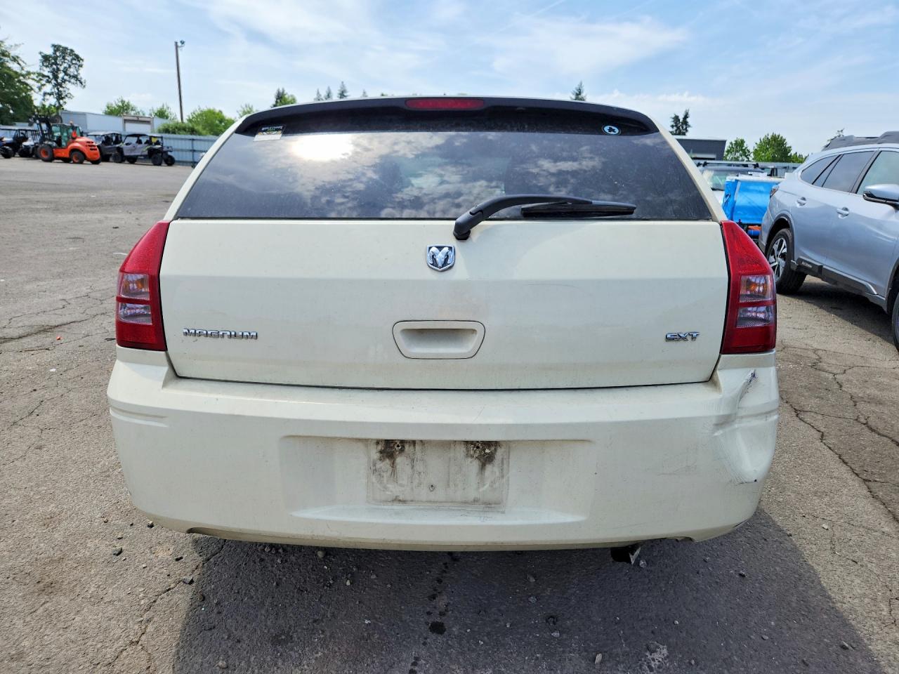 2005 DODGE MAGNUM
