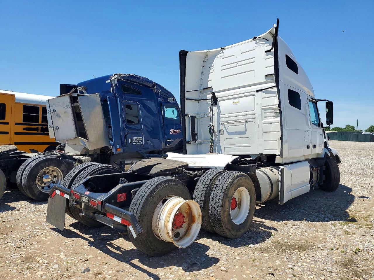 2022 VOLVO VN