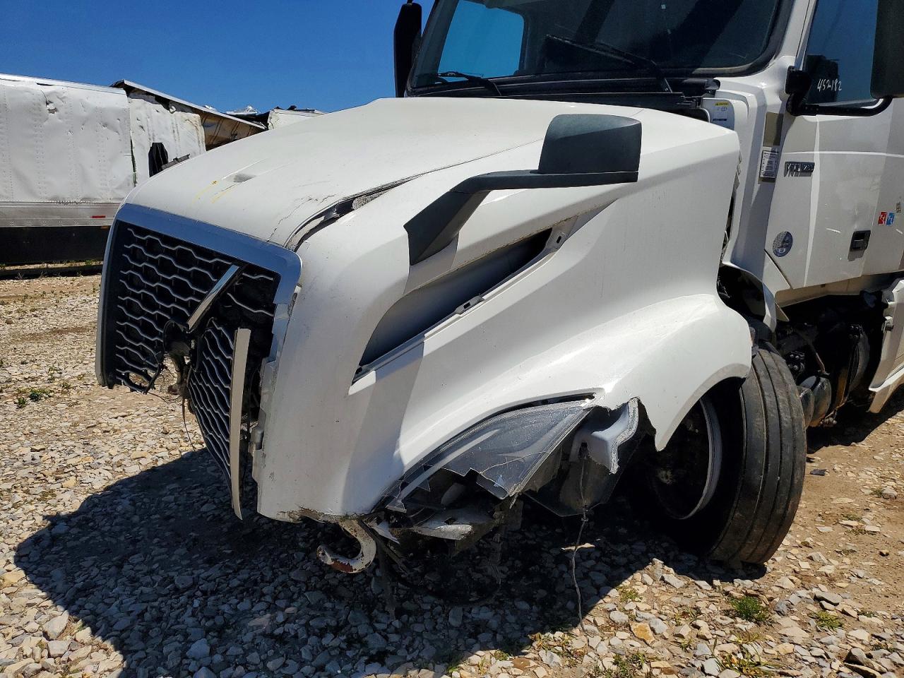 2022 VOLVO VN