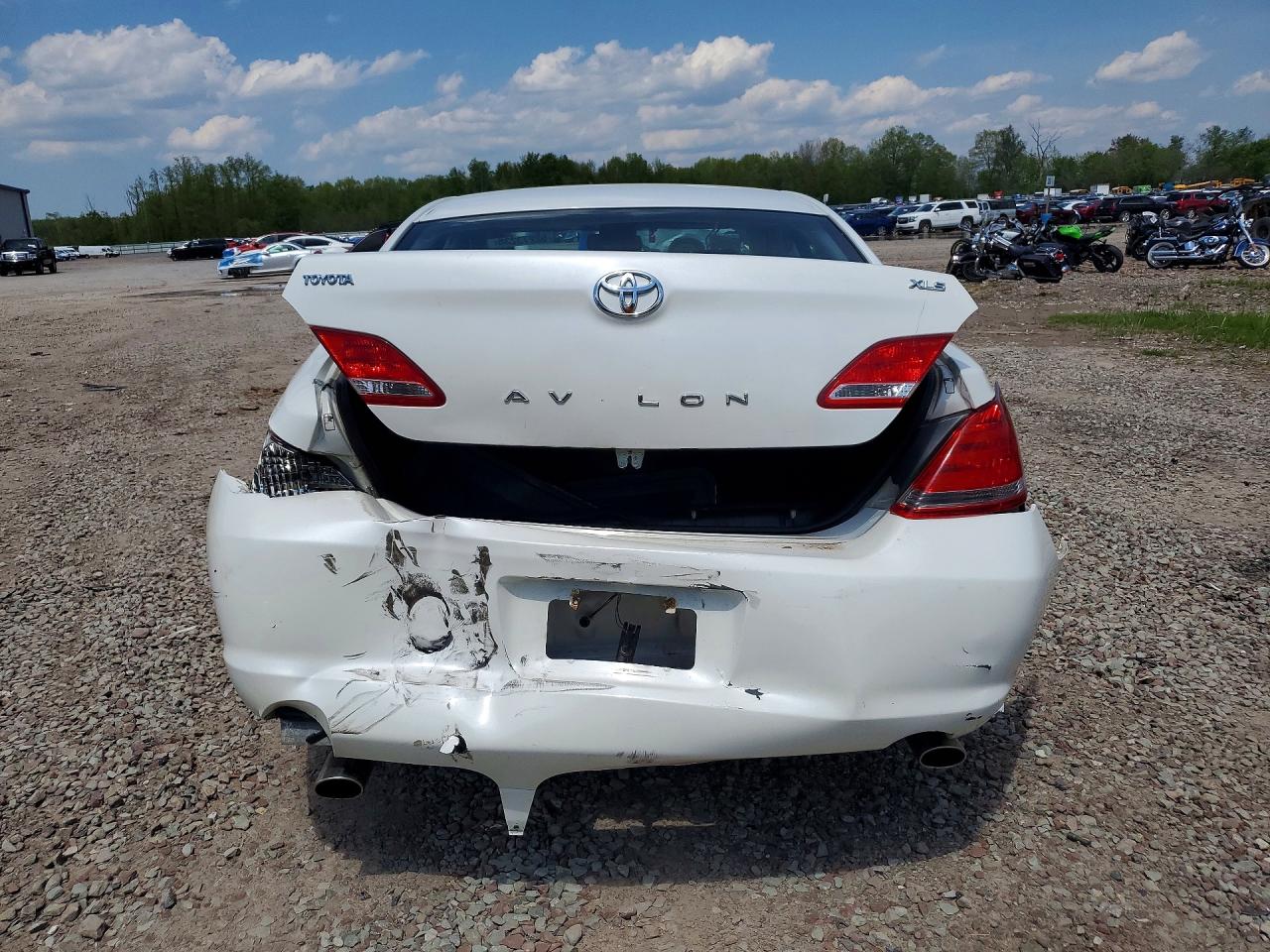 2005 TOYOTA AVALON