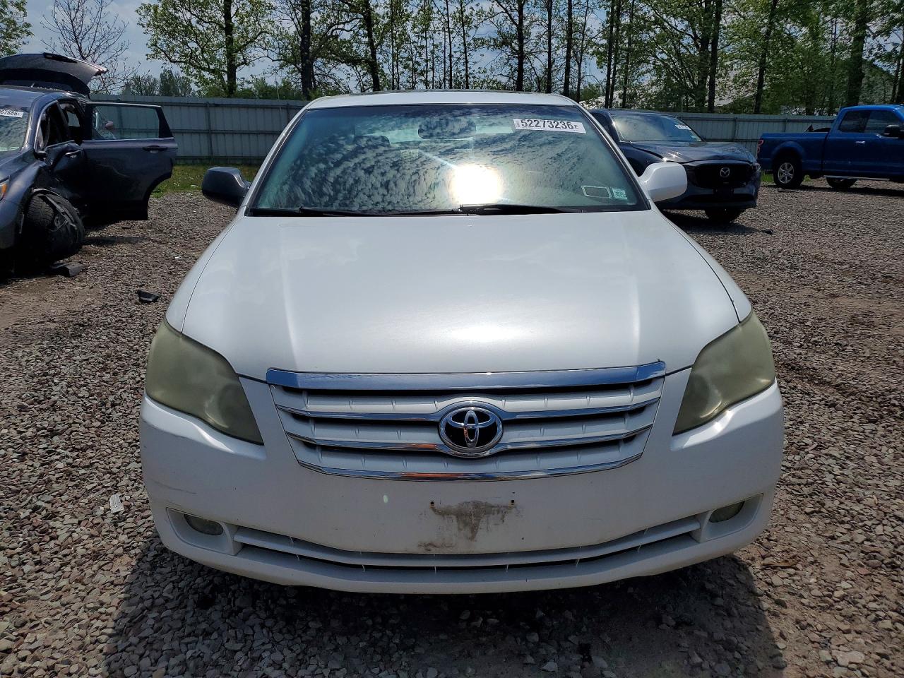 2005 TOYOTA AVALON
