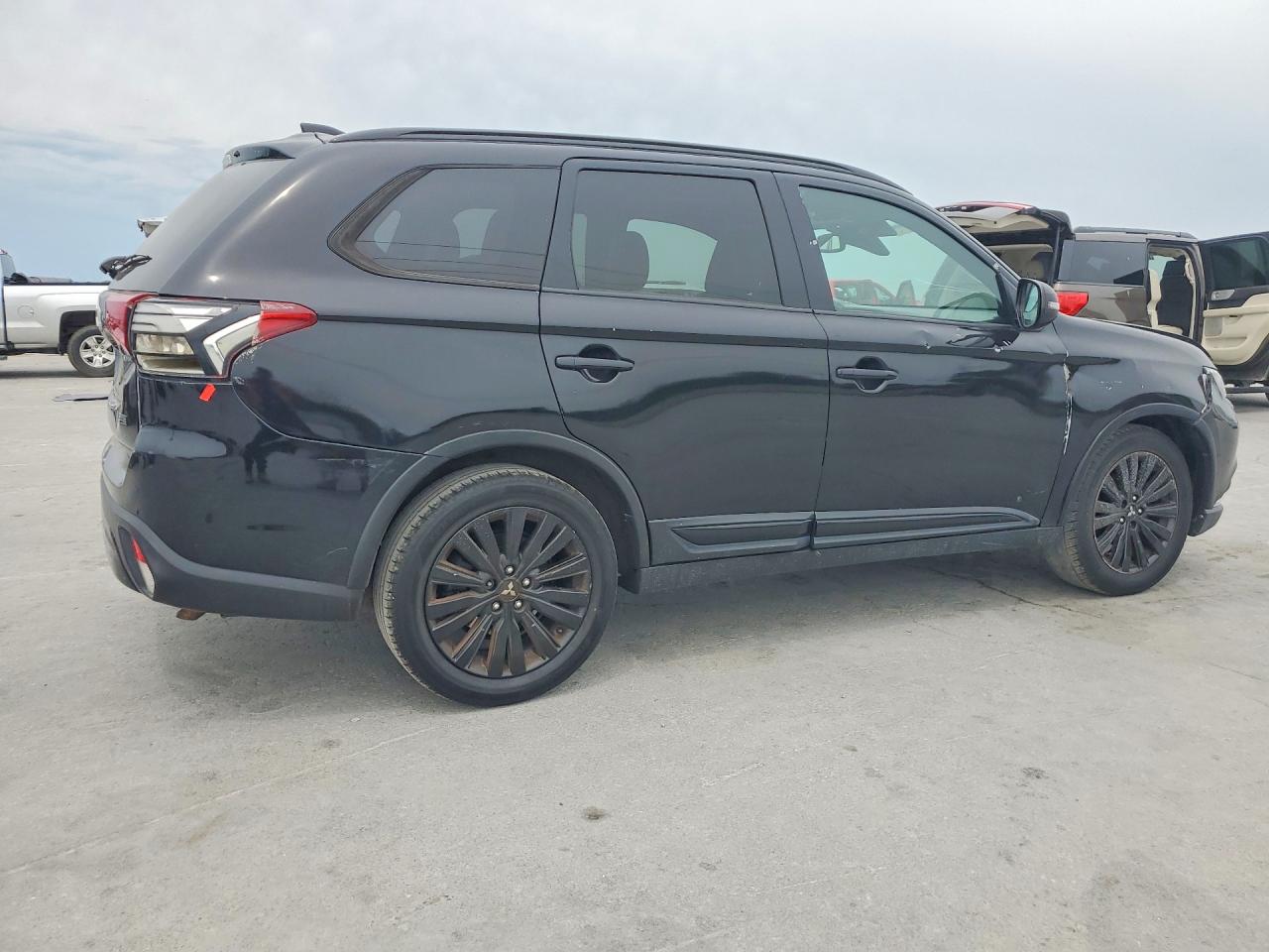 2020 MITSUBISHI OUTLANDER